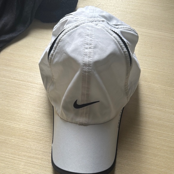 Nike White and Black Sports Cap - Picture 1 of 6